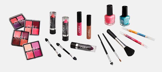Viele Kosmetikartikel von Lippenstift über Nagellack und Lidschatten ist alles dabei