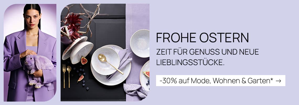 Frohe Ostern – 30 % auf Mode, Wohnen & Garten – Person im lilafarbenen Anzug mit Plüschhase neben gedecktem Tisch