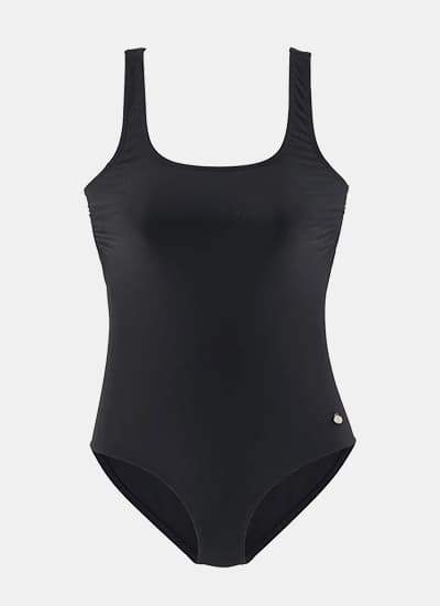 Schwarzer Badeanzug mit breiten Trägern und eckigem Ausschnitt, frontal vor hellem Hintergrund gezeigt