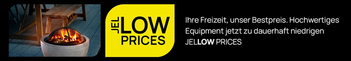 JELLOW PRICES – Feuerschale mit brennendem Feuer neben Holztisch auf Terrasse, Text zu Freizeit-Equipment und Bestpreis-Angebot