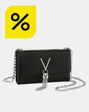 Schwarze Umhängetasche mit silberner Kette und V-förmigem Verschluss mit herabhängender Kette vorne