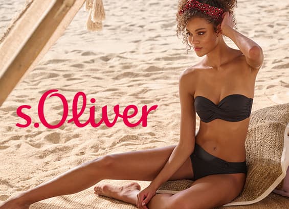 s.Oliver – Person en bikini bandeau noir assise sur une natte à la plage