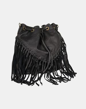 Sac bandoulière noir Bugatti avec poignée supérieure et boucle dorée sur fond uni