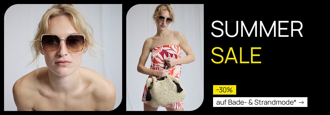 SUMMER SALE – Bis zu –50 % reduziert – Frauen in gelben und schwarzen Bikinis vor schwarzem Hintergrund